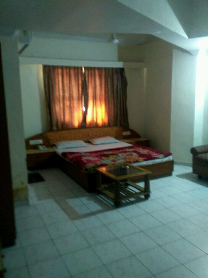Rajshree Hotel Ahmedabad Bagian luar foto