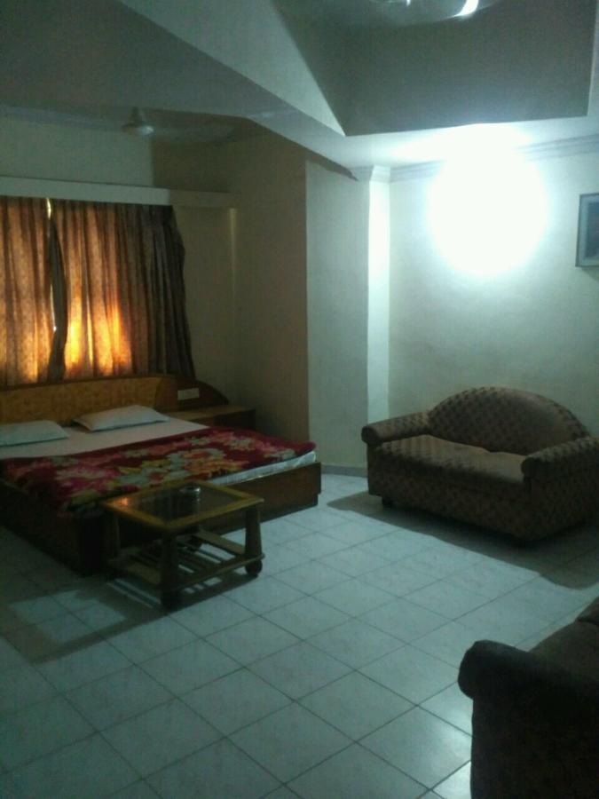 Rajshree Hotel Ahmedabad Bagian luar foto