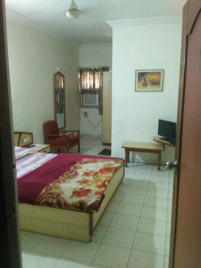 Rajshree Hotel Ahmedabad Bagian luar foto