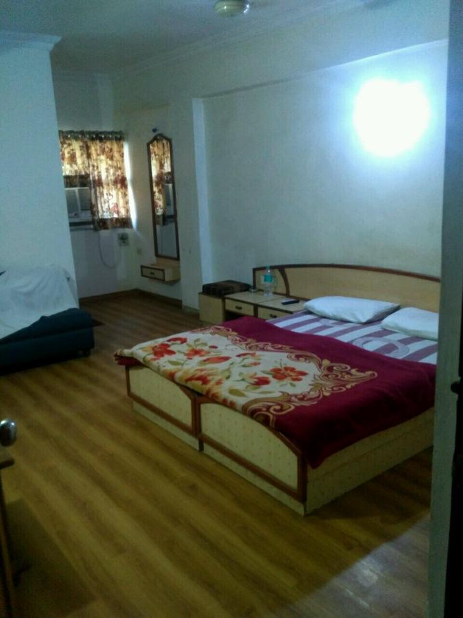 Rajshree Hotel Ahmedabad Bagian luar foto