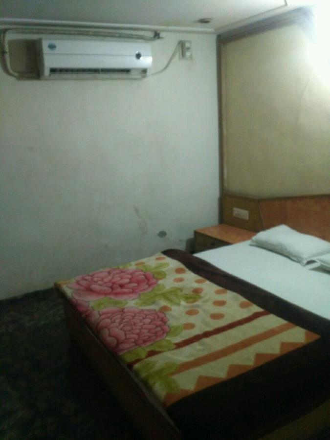 Rajshree Hotel Ahmedabad Bagian luar foto