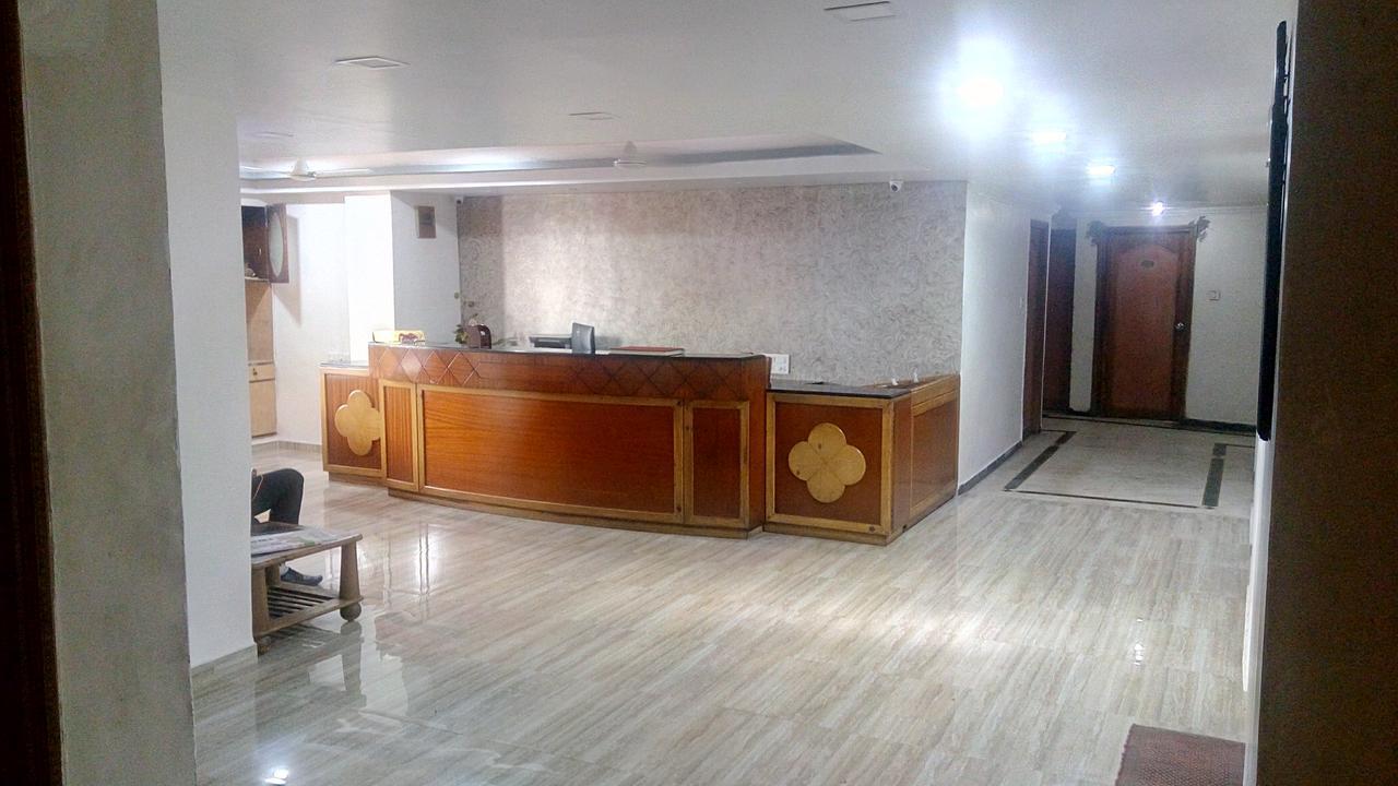 Rajshree Hotel Ahmedabad Bagian luar foto