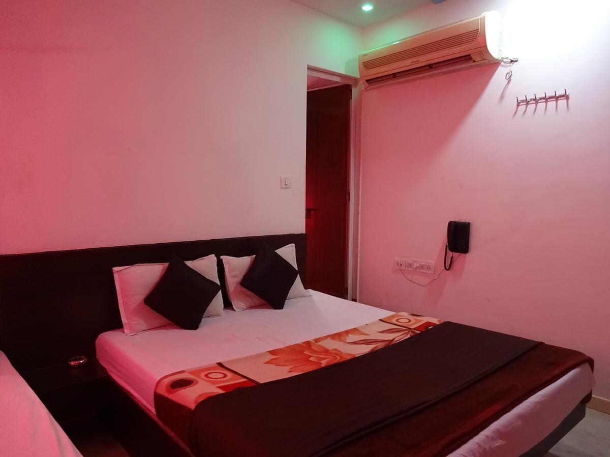 Rajshree Hotel Ahmedabad Bagian luar foto