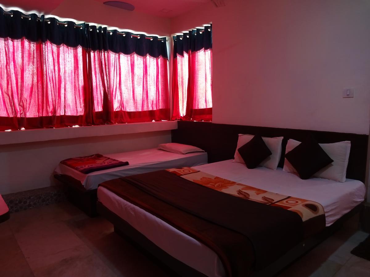 Rajshree Hotel Ahmedabad Bagian luar foto